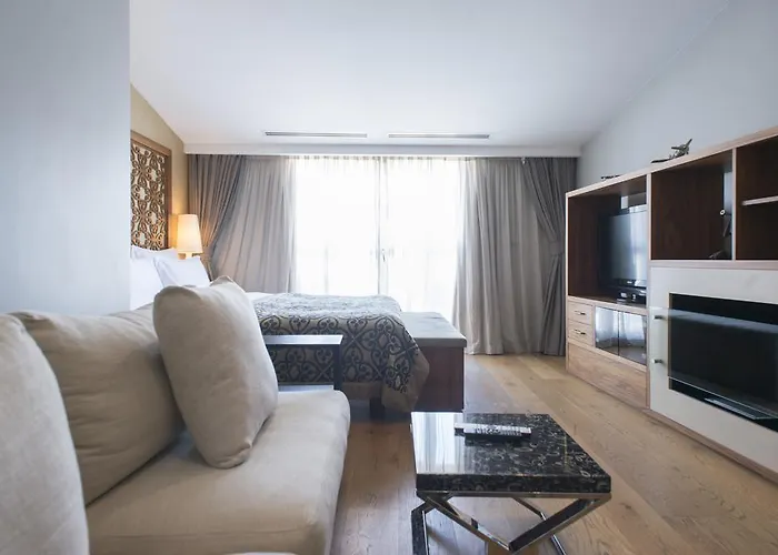 塔克西姆普瑞路德酒店